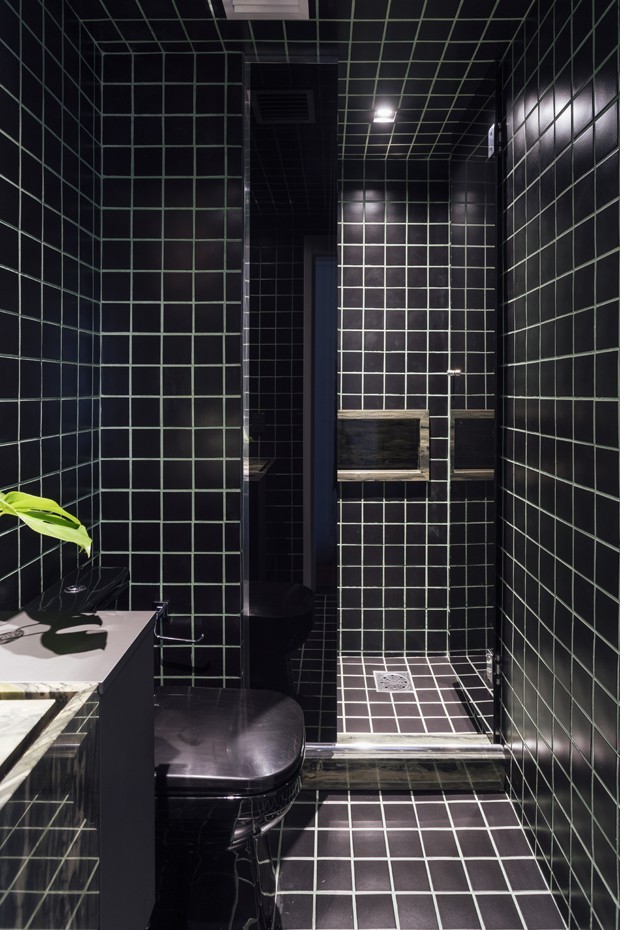7 banheiros pretos repletos de personalidade e elegância (Foto:  )