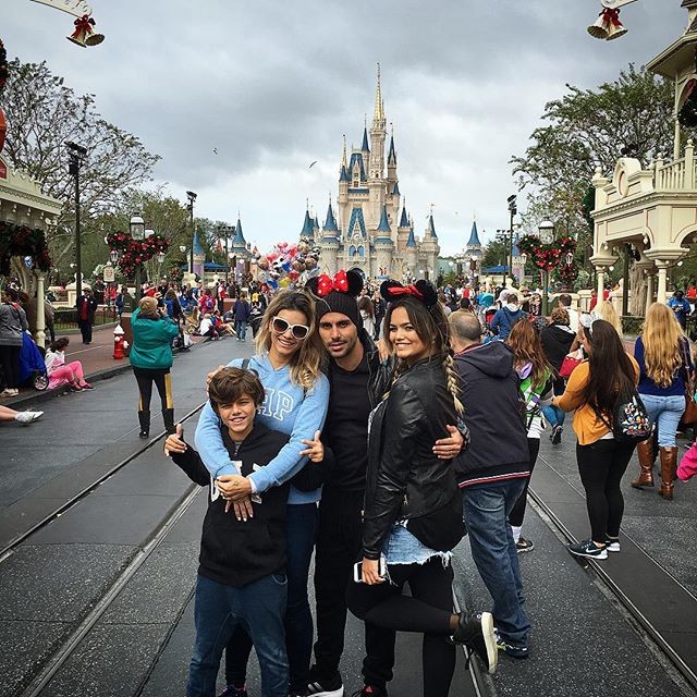 Kelly Key posta foto com a família na Disney (Foto: Reprodução/Instagram)