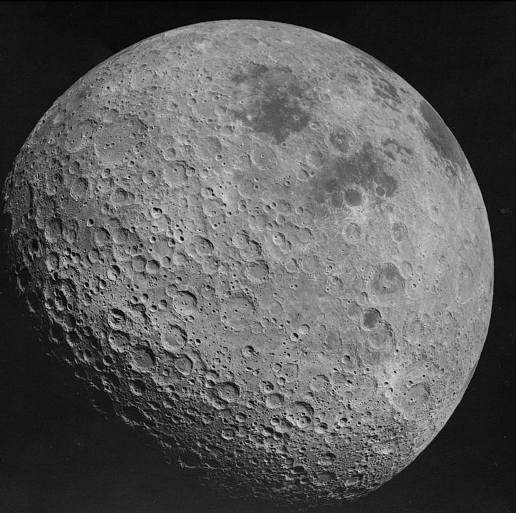 Lado oculto da Lua fotografado pela missão Apollo 16 (Foto: Domínio Público )