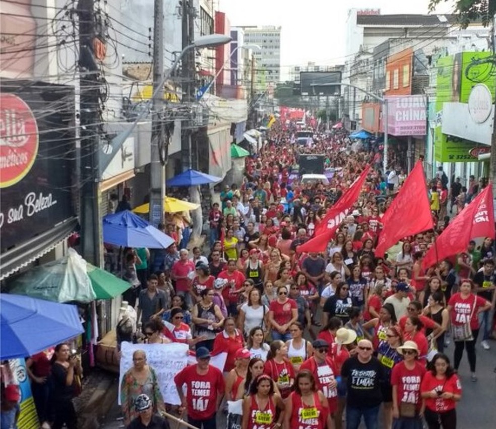 Ato contra reforma da Previdência e contra a lei da terceirização em Fortaleza (Foto: Dalwton Moura/ Divulgação)