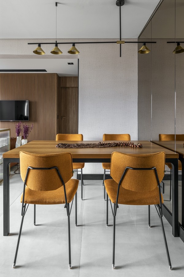 Mesa de jantar com 4 cadeiras: 10 ambientes com o móvel pequeno (Foto: Renato Navarro/Divulgação)