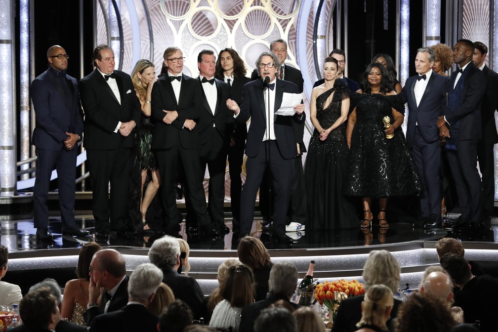 Equipe e elenco de 'Green Book: O guia' agradecem o prêmio de melhor filme de comédia ou musical no Globo de Ouro 2019 — Foto: Paul Drinkwater/NBC Universal/Handout via REUTERS