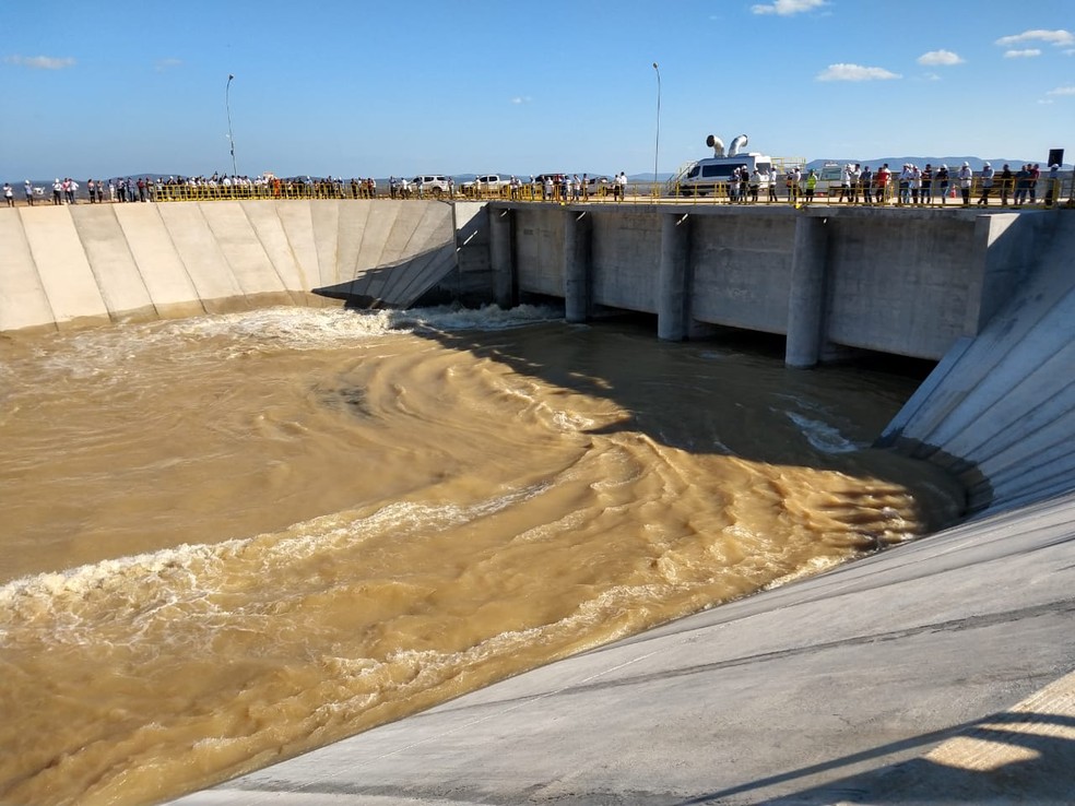 Previsão é de que até abril de 2020, o bombeamento leve água até o Ceará. — Foto: Kris de Lima/TV Grande Rio