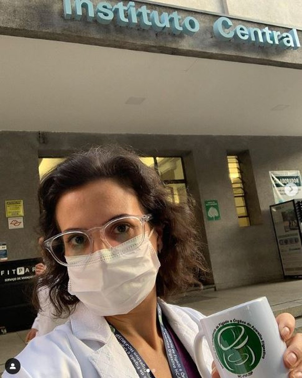 Liliana Ducatti Lopes é médica cirurgiã do aparelho digestivo e faz transplantes de fígado e outros órgãos — Foto: Reprodução/Instagram
