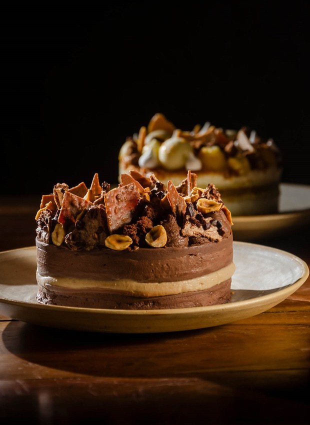 BOLO DE ANIVERSÁRIO SAUDÁVEL COM MUSSE DE CHOCOLATE - Receitas