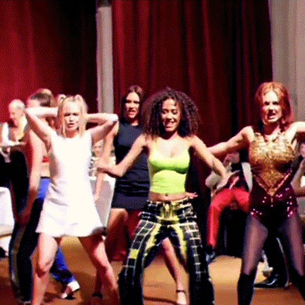 As Spice Girls no clipe da música 'Wannabe' (Foto: reprodução)