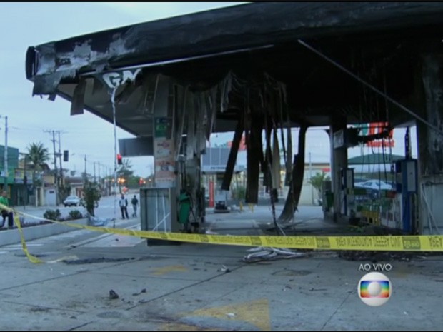 Posto amanheceu destruído em Maria da Graça (Foto: Reprodução/TV Globo)