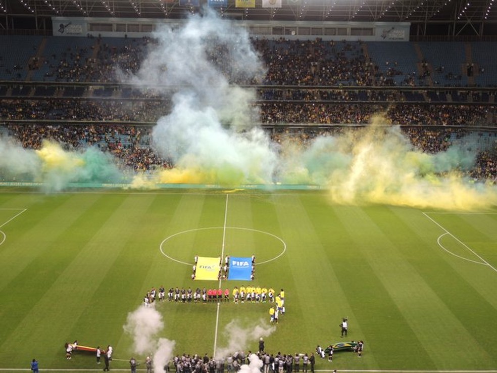 Cerimônia para receber jogadores em campo na Arena do Grêmio também foi punida (Foto: Alexandre Lozetti)