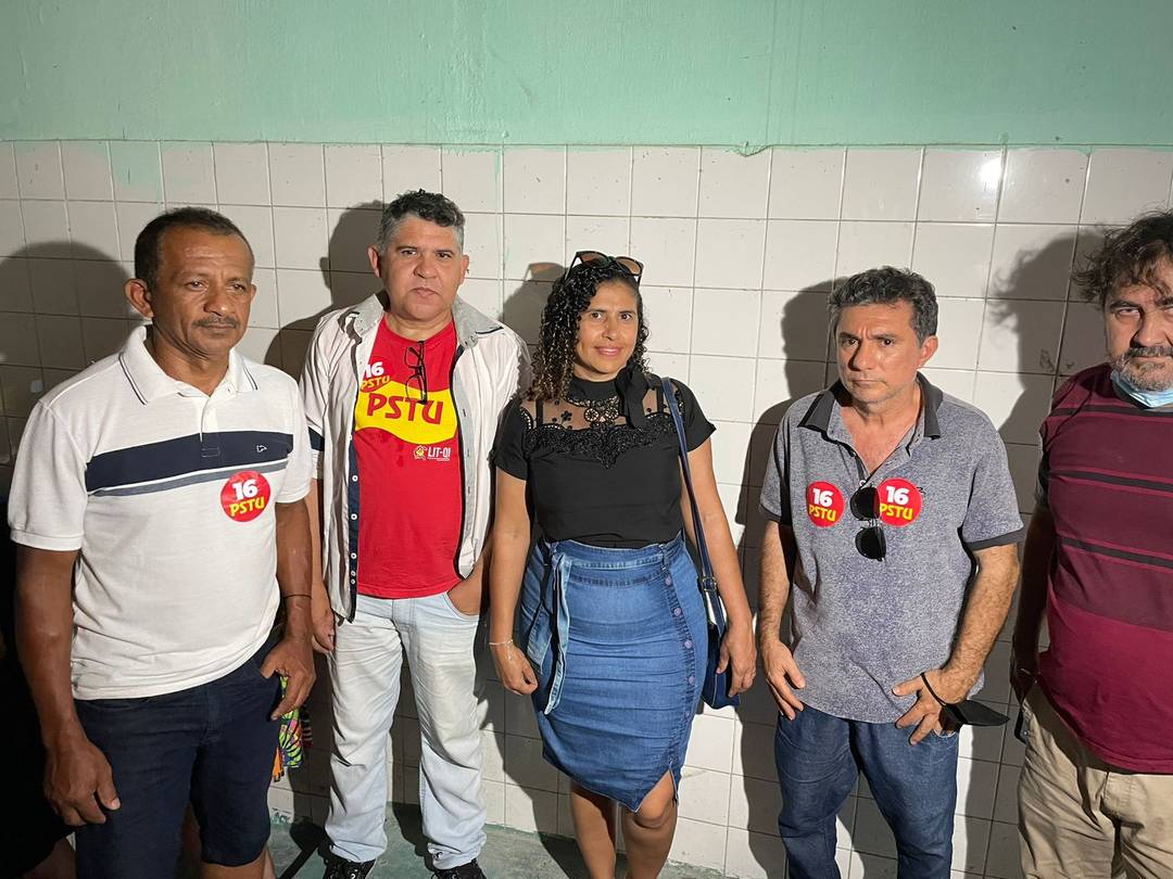 Zé Batista, candidato a governador do Ceará pelo PSTU, vota em Fortaleza