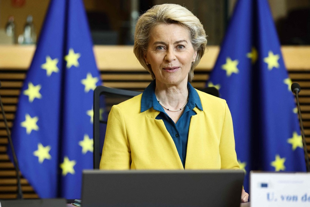 Presidente da Comiss&atilde;o Europeia, Ursula von der Leyen, durante an&uacute;ncio oficial  &mdash; Foto: KENZO TRIBOUILLARD/AFP