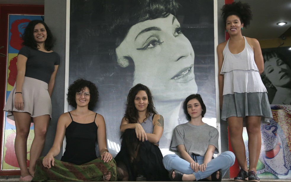 Idealizadoras e produtoras do cineclube "Cine Cleo" que ocorre quinzenalmente no Teatro Dulcina de Moraes, em Brasília (Foto: Ivan Viana/Divulgação)
