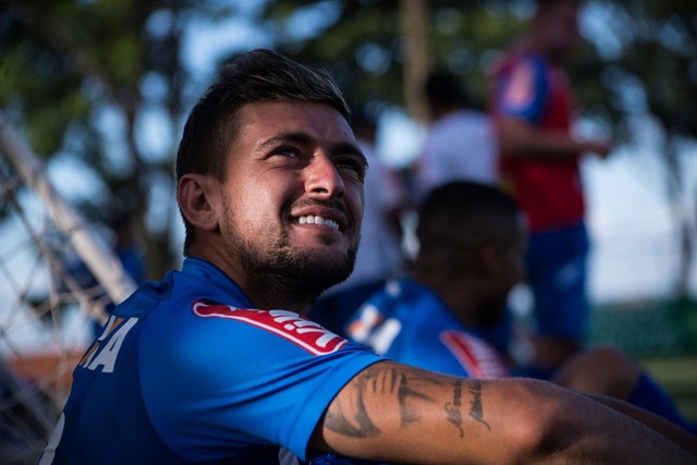 Cruzeiro acena com oferta de três anos a Arrascaeta; negociação de dívida terá peso