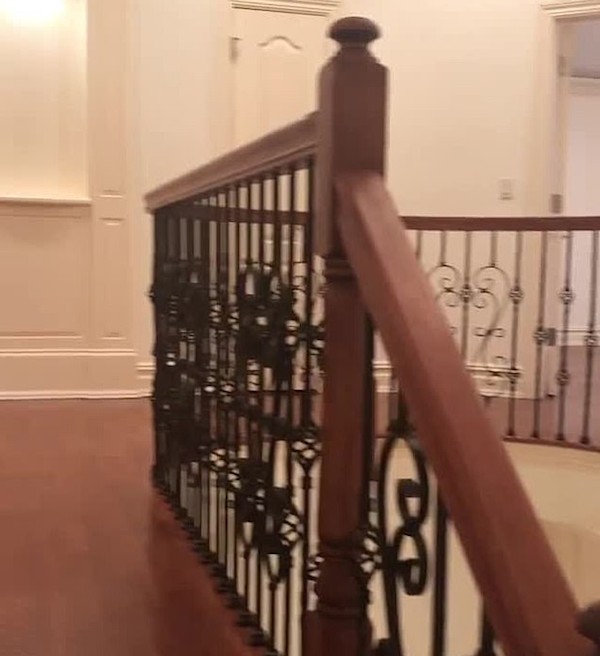A casa de dois andares que a cantora Cardi B deu de presente para sua mãe (Foto: Instagram)