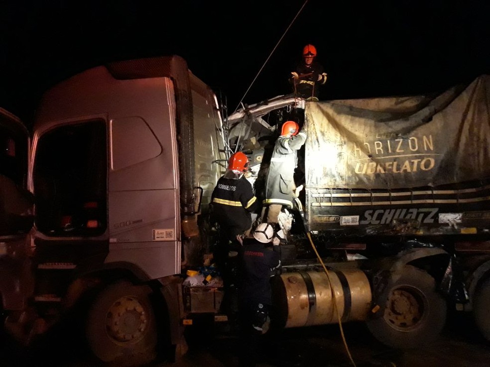 Motorista de caminhão-tanque morreu após atingir carreta na BR-163 (Foto: Arquivo pessoal)