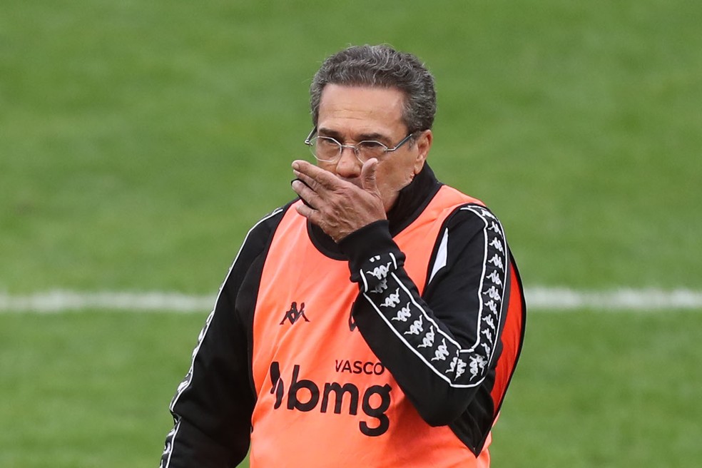 Luxemburgo deixa o Vasco após jogo com o Goiás e diz que vai abrir mão dos dois meses de salários