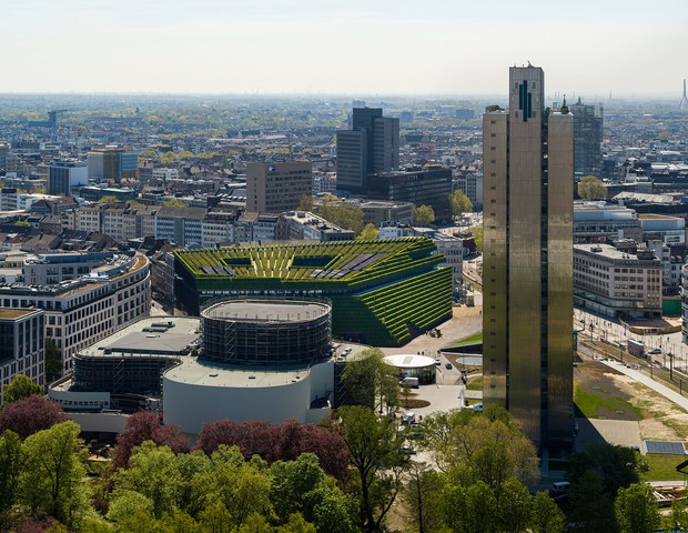 Prédio comercial na Alemanha ganha maior fachada verde da Europa (Foto: Ingenhoven Architects / HGEsch / Divulgação)