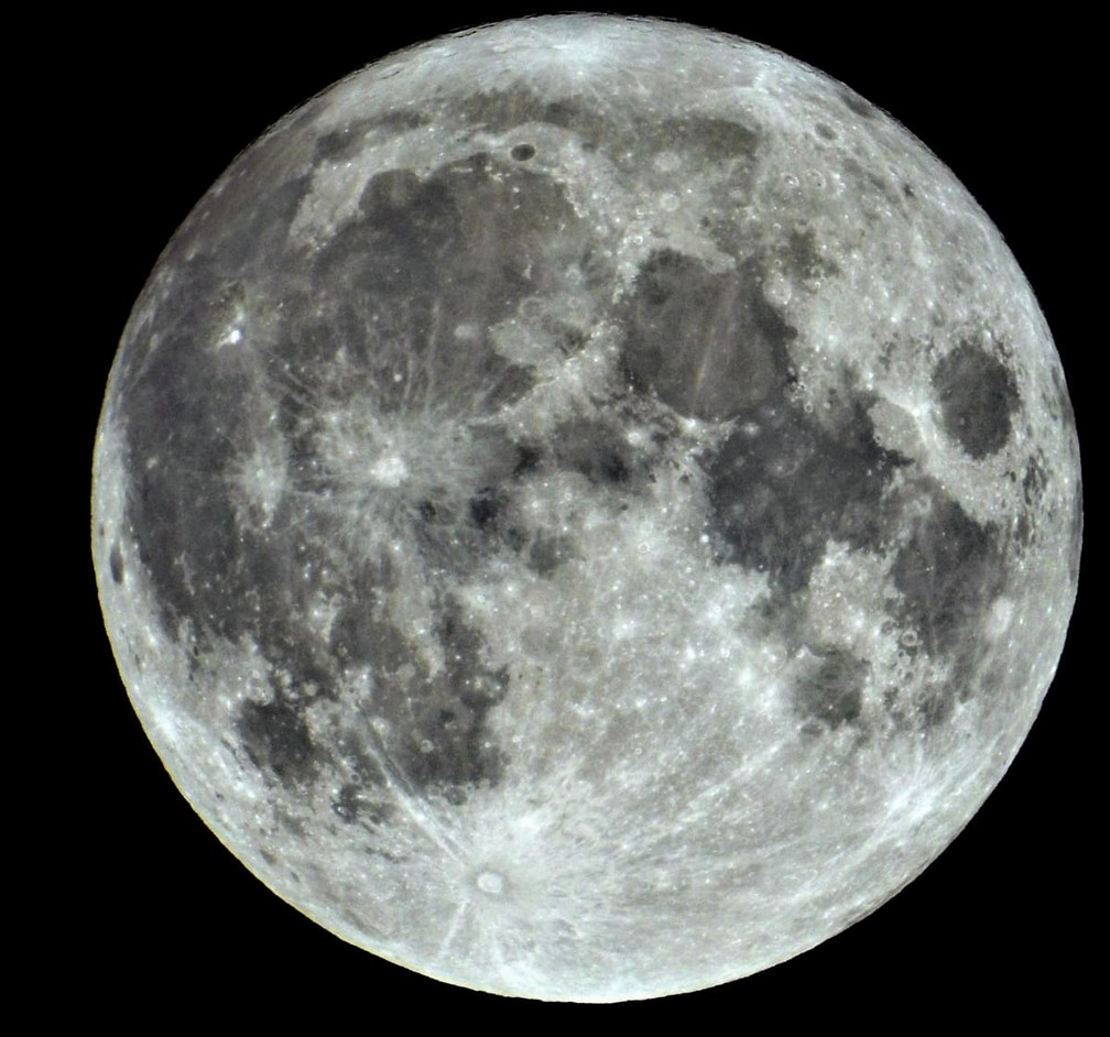 Superlua foi registrada em Promissão (SP) — Foto: Teresa e Carlos Sato/Arquivo Pessoal