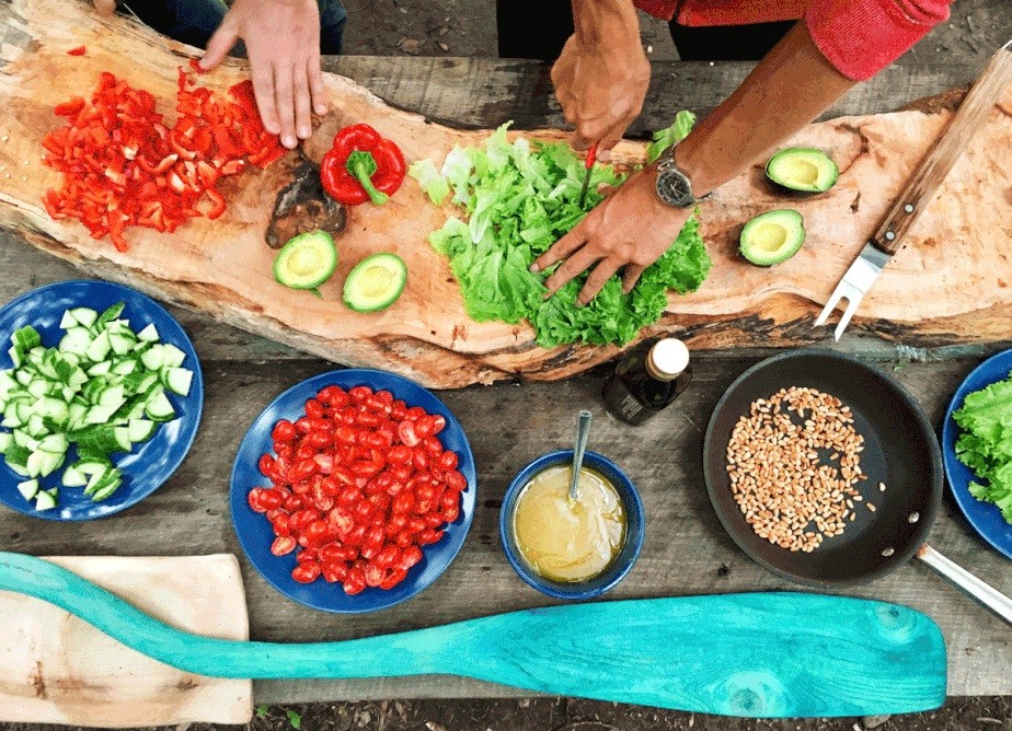 Comer sem comprometer o futuro: projeto da USP ensina alimentação sustentável