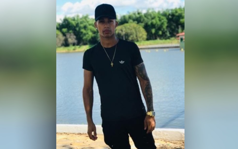 Samuel Batista, suspeito de matar a namorada Raiane Ferreira — Foto: Reprodução/Instagram