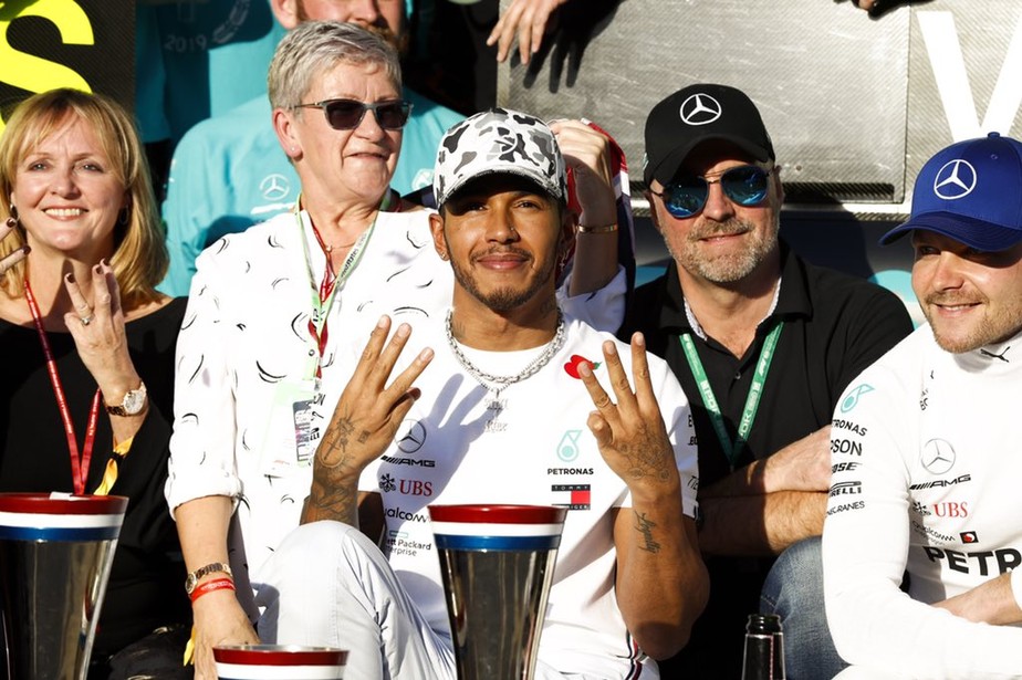 Villeneuve exalta Hamilton pelo hexacampeonato e gostaria de vê-lo pilotando pela Ferrari