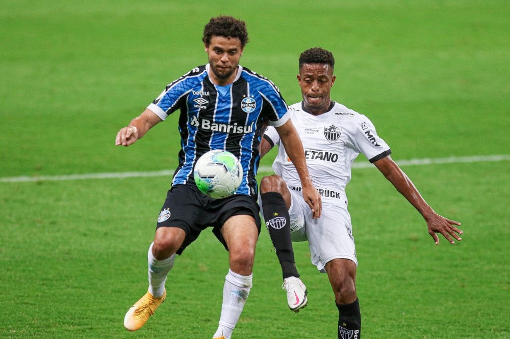 Maurício Saraiva: Renato demorou a acertar o time diante do Atlético-MG