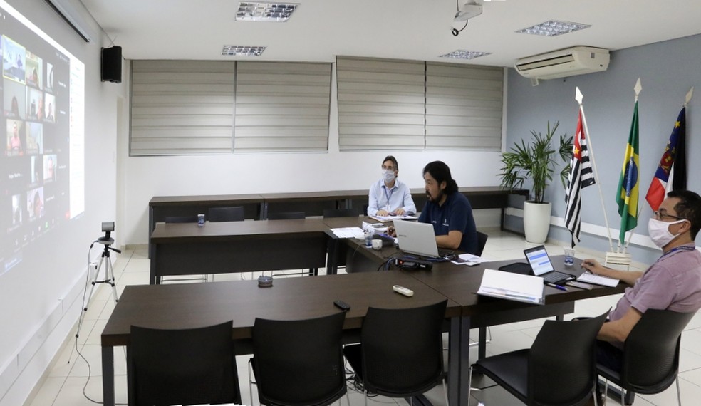 Comit&ecirc; Gestor de Retomada de Mogi se re&uacute;ne com setores de beleza e bares e restaurantes &mdash; Foto: Ney Sarmento/Prefeitura de Mogi