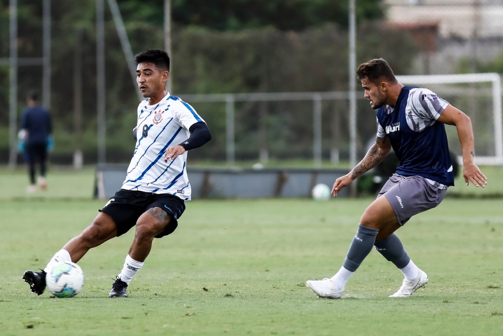 Liberado pelo Corinthians, Fabrício Oya viaja para a Europa para fechar com novo clube