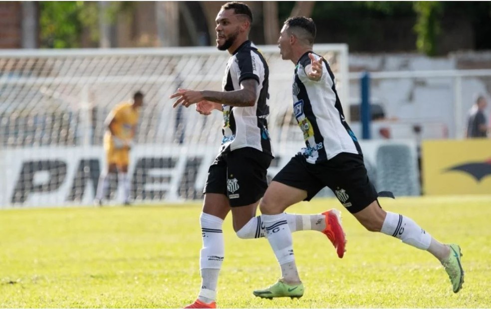 Jogadores do Operário comemoram gol marcado no jogo deste domingo (24), contra o Aquidauanense — Foto: Vinícius Eduardo/Divulgação