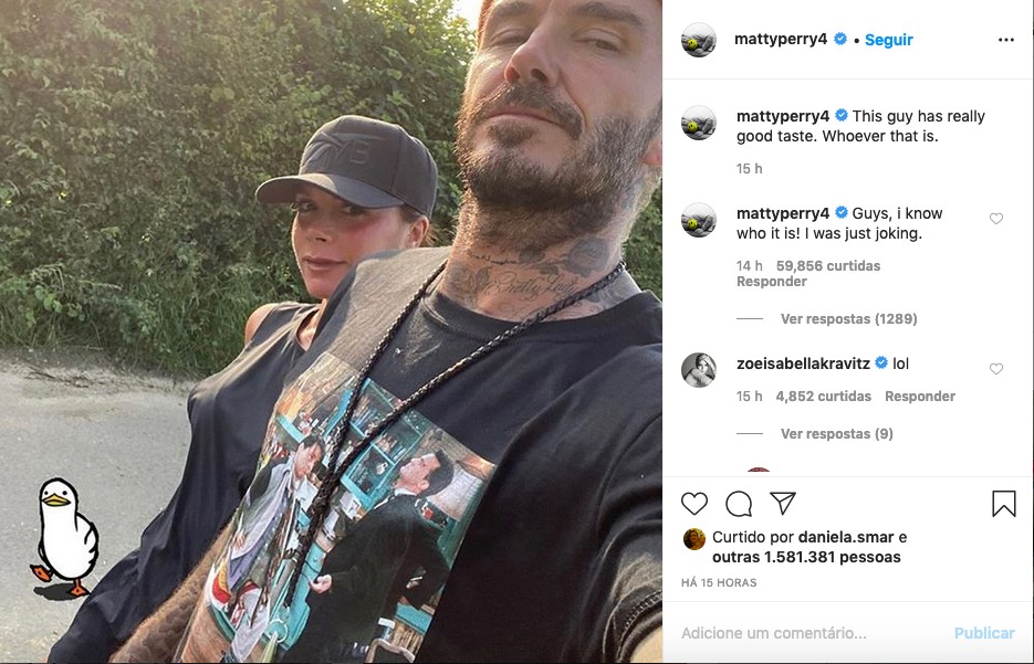 O post do ator Matthew Perry fazendo piada com a camisa de David Beckham com a camisa de Friends (Foto: Instagram)