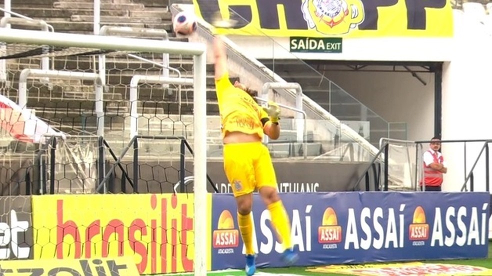 Cássio foi surpreendido em gol do Ituano sobre o Corinthians  — Foto: Reprodução