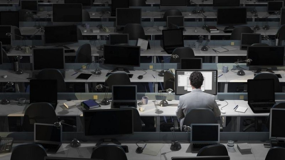 Os turnos de trabalho noturno podem causar distúrbios do sono que são prejudiciais — Foto: Getty Images