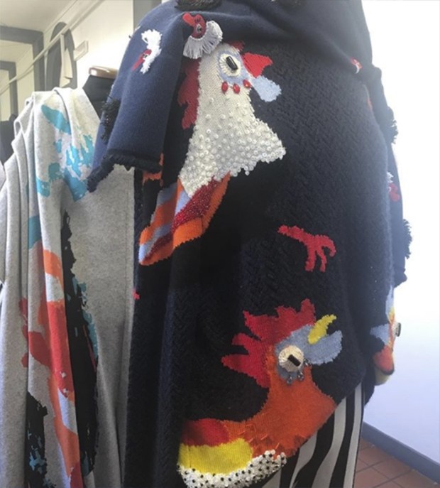 MA knitwear by Amanda Plummer whose work at Accademia was showcased at Pitti Filati in Florence among professional manufacturing (Foto: @suzymenkesvogue)
