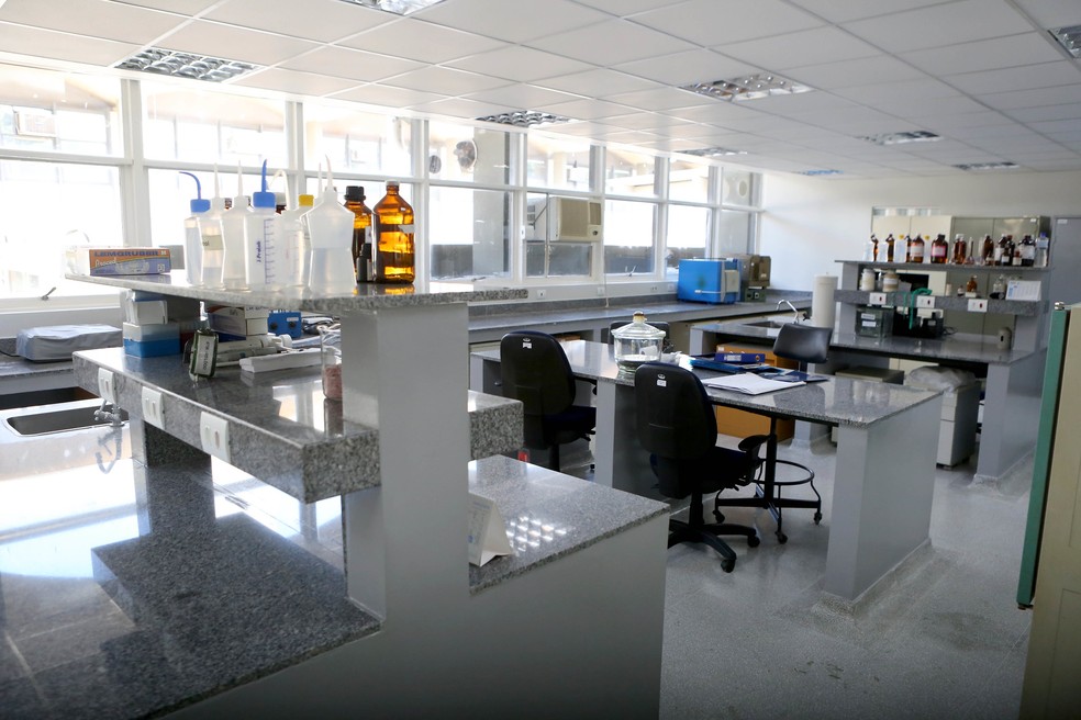 Sala do Laboratório Central de Saúde Pública do Distrito Federal (Lacen-DF) — Foto: Dênio Simôes/Agência Brasília.