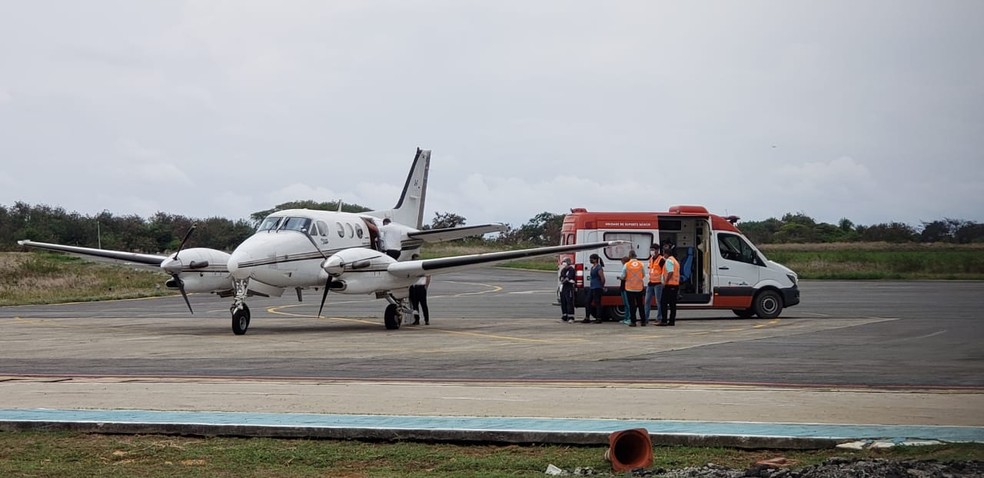 Criança de 8 anos foi transferida em UTI aérea para hospital no Recife — Foto: Ana Clara Marinho/g1