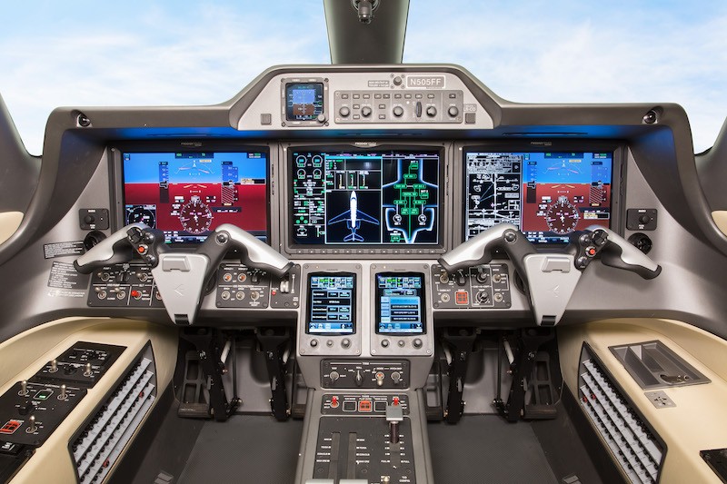 Jato executivo Embraer Phenom 300 de 2014, modelo que será vendido pela Americanas para ajudar no plano de recuperação judicial do grupo — Foto: Divulgação/CFSJETS