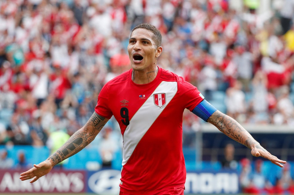 Paolo Guerrero celebra gol contra a Austr&aacute;lia (Foto: Reuters/Max Rossi)