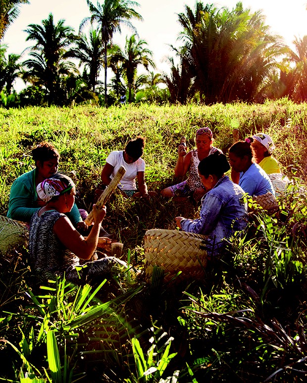 O ritual da quebra do fruto na comunidade de São Manuel (Foto: .)
