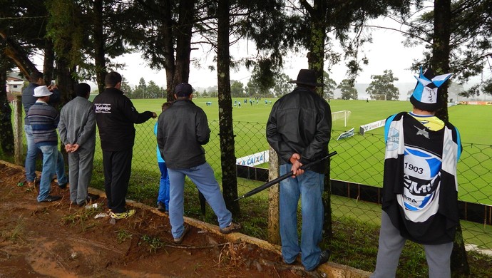 Grêmio trabalha sem Rhodolfo e com Maicon em treino suspenso por chuva