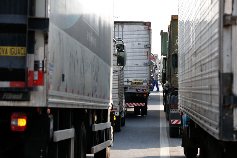 Atividades de transporte foram as que mais pressionaram a queda do volume de serviços em julho, segundo o IBGE. — Foto: Tânia Rêgo/Agência Brasil
