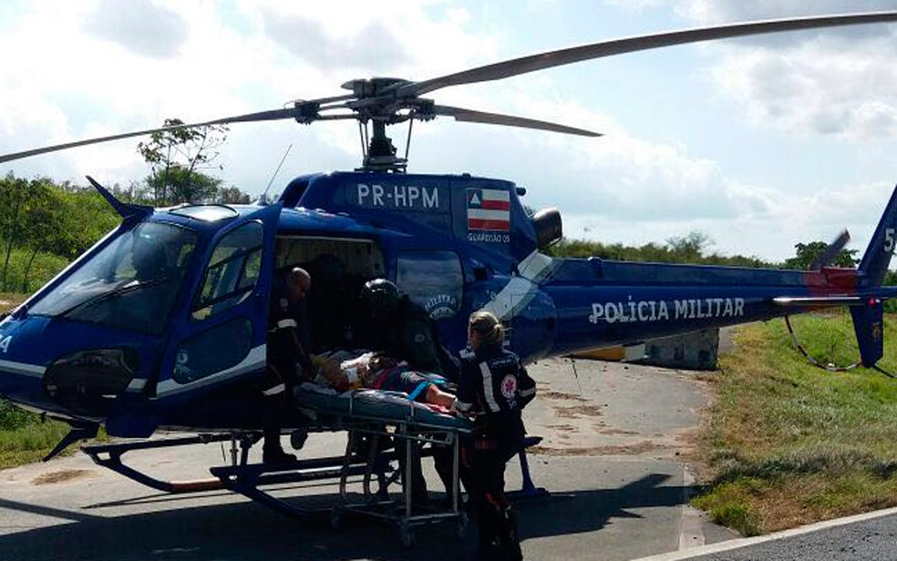 Helicóptero do Graer transportou dois passageiros em estado grave (Foto: Divulgação/Graer)
