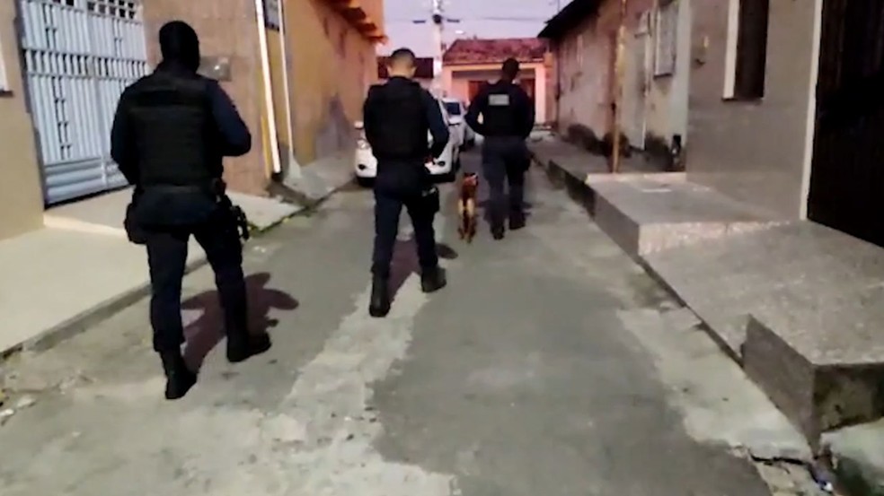 Polícia no Bairro Bugio — Foto: SSP/SE