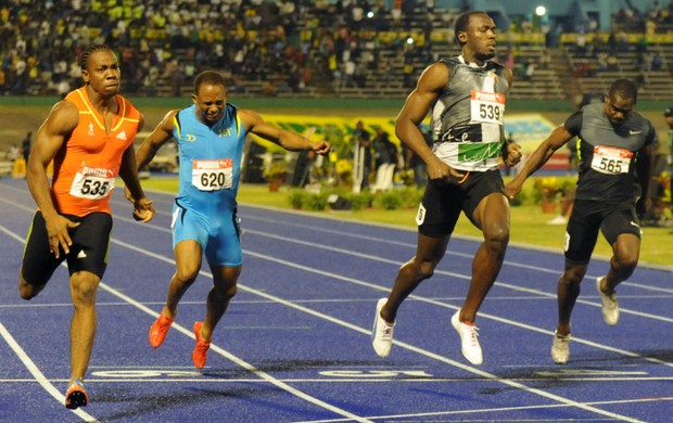 Yohan Blake e Usain Bolt, seletiva na Jamaica (Foto: AP)