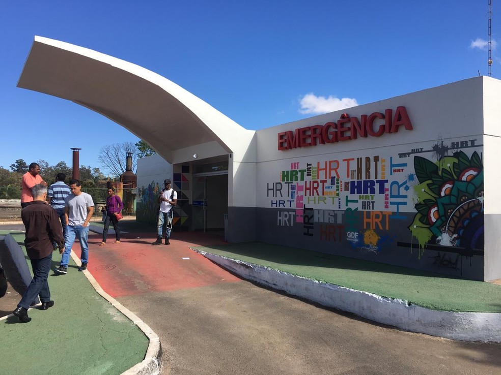 Entrada da emergência do HRT na manhã desta sexta-feira (26) — Foto: Arthur Bernardi/TV Globo