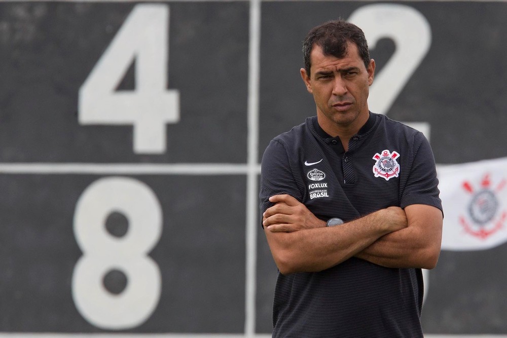 Carille volta Corinthians ao 4-2-3-1 e testa time com Camacho; Clayson sai com dores