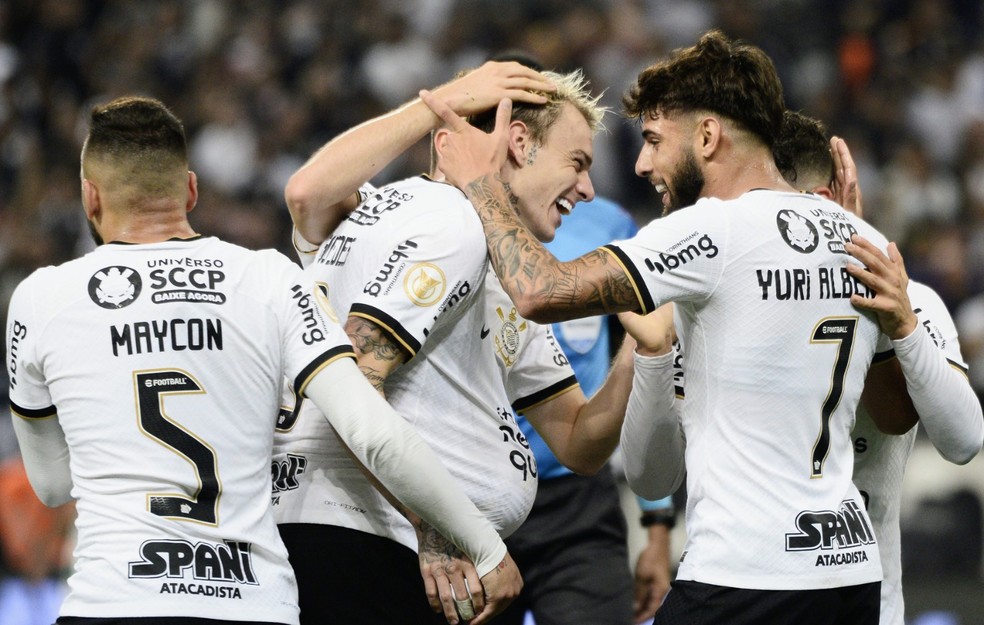 OPINIÃO: Vitória sobre o Coritiba mostrou que Yuri Alberto vai ajudar o Timão não apenas fazendo gols