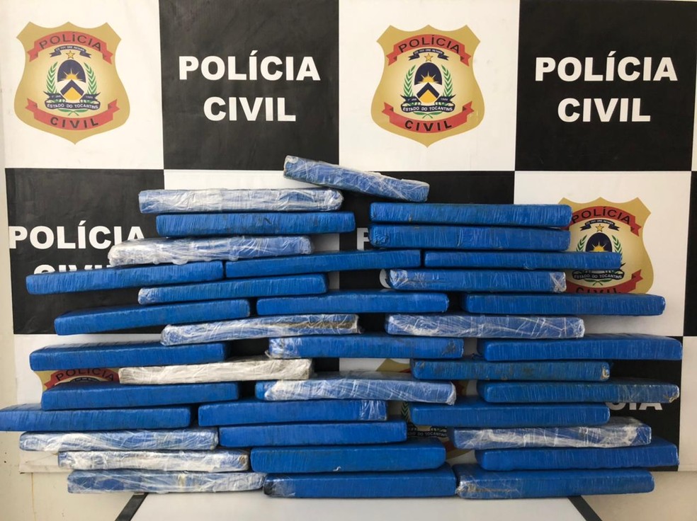 Droga foi apreendida em carro de luxo pela Polícia Civil — Foto: Polícia Civil/Divulgação