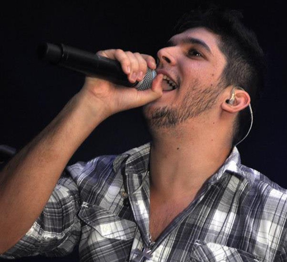 Leo Lemos leva hits do sertanejo a show em Volta Redonda 