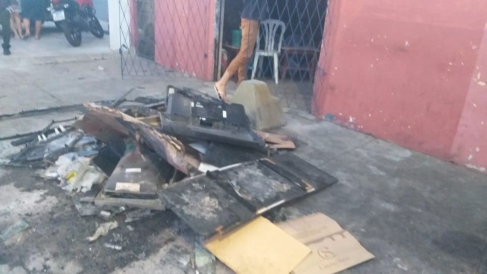 Televisores queimados durante incêndio em loja de assistência técnica em Teresina — Foto: Reprodução/Redes sociais
