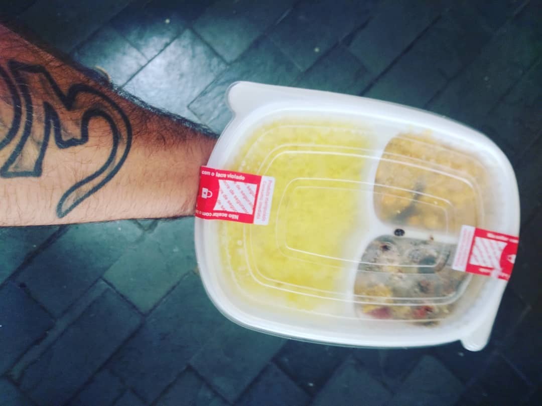 Sander Mecca exibe uma de suas marmitas (Foto: Reprodução/Instagram)