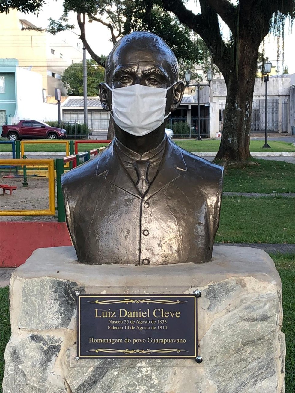 Busto de Luiz Daniel Cleve, na Praça Cleve, em Guarapuava — Foto: Divulgação/Prefeitura de Guarapuava